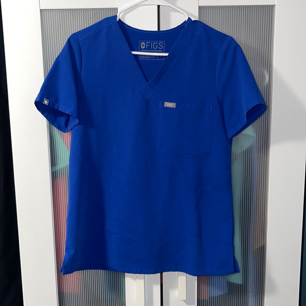 Dark Blue Figs scrub set, color no longer available on Figs website